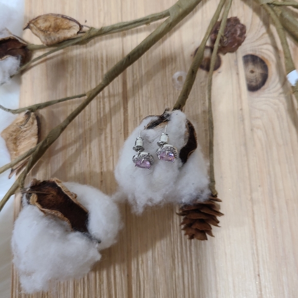 💗💗NEW💗💗 PRETTY!! BARBIE  PINK AND WHITE Heart CZ Studs💗💗 - Picture 14 of 16